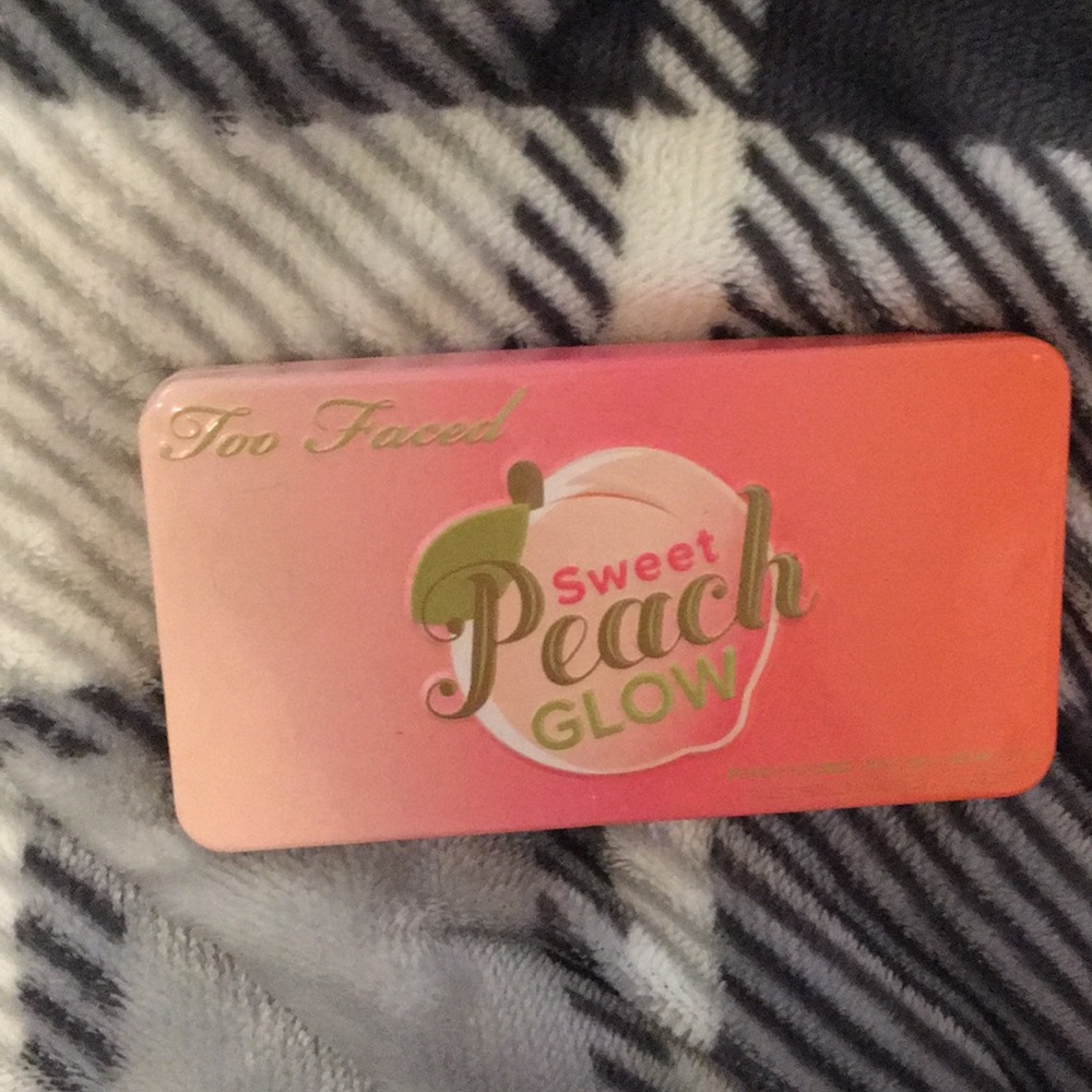 Too Faced Sweet Peach Glow